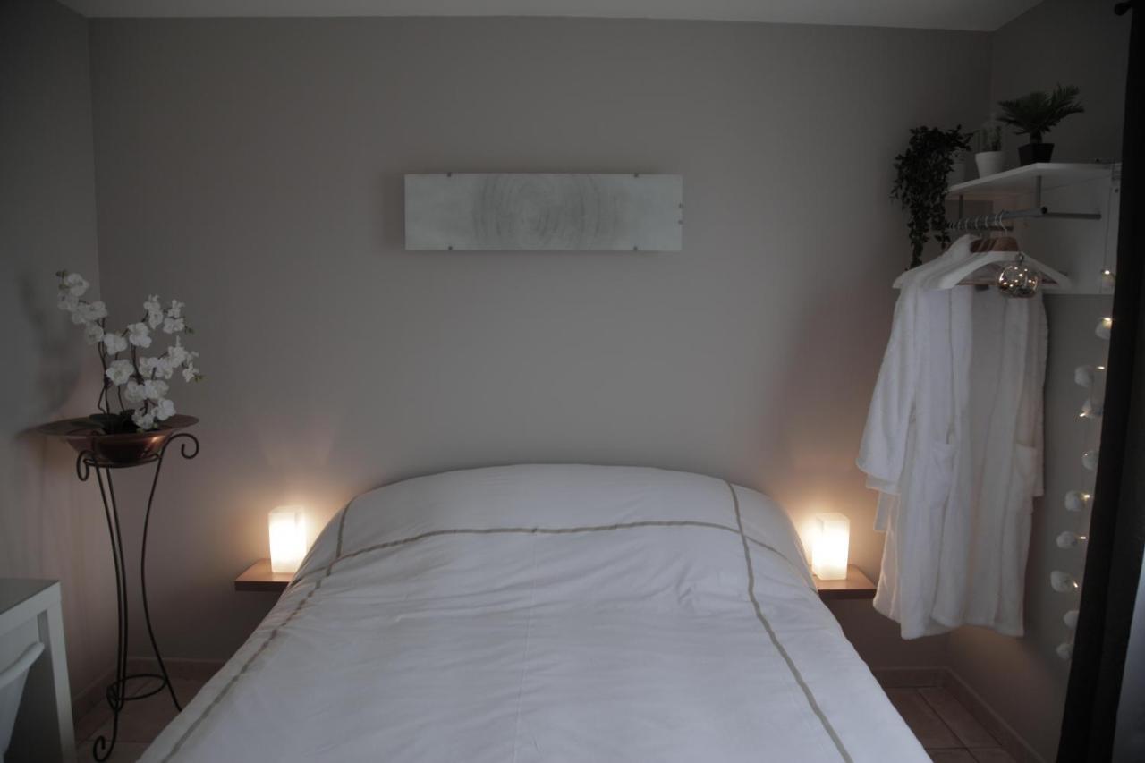 Au Doux Repos Bed & Breakfast Lucbardez-et-Bargues Bagian luar foto