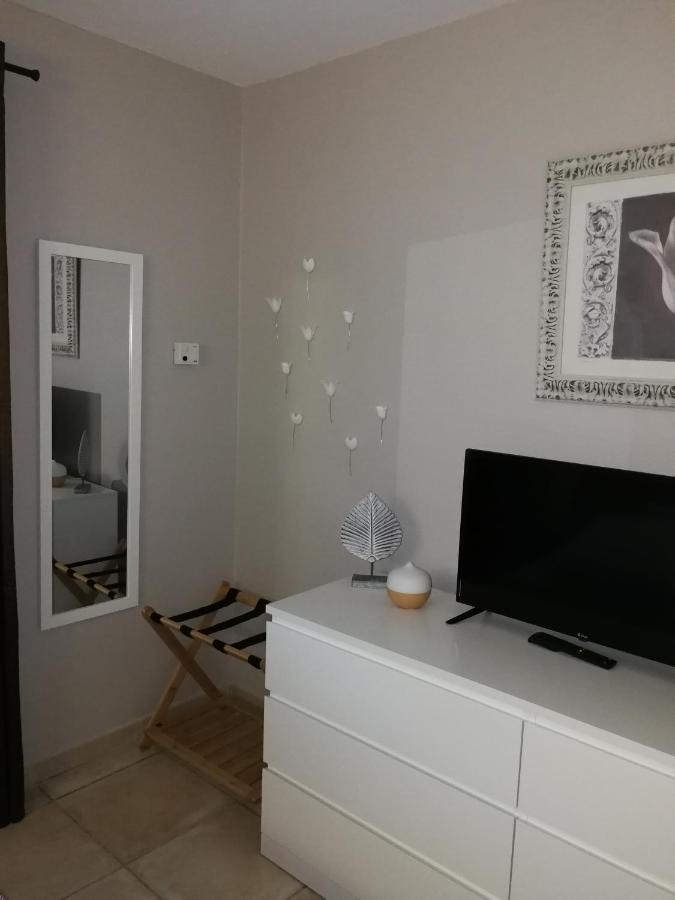 Au Doux Repos Bed & Breakfast Lucbardez-et-Bargues Bagian luar foto