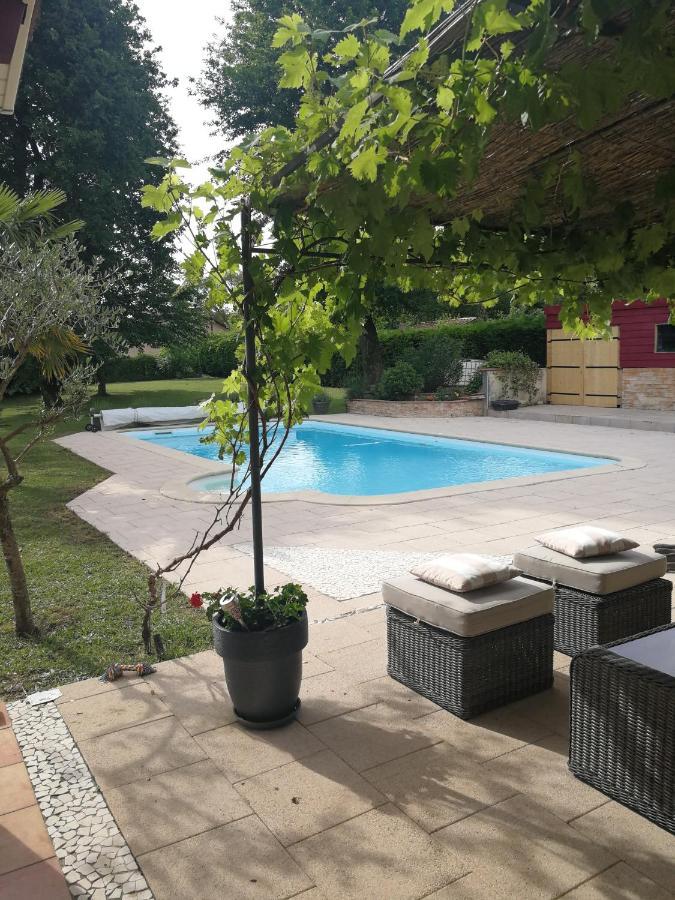 Au Doux Repos Bed & Breakfast Lucbardez-et-Bargues Bagian luar foto
